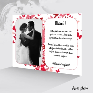 Carte de remerciement de mariage glamour avec envolée de papillons rouges