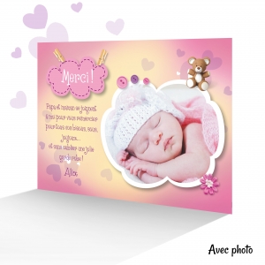 Carte Remerciement Naissance avec Adorable Bébé Fille sur des Cadeaux