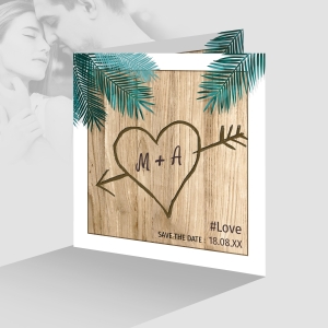 faire-part de mariage coeur gravé avec flèche fond en bois exotique original avec propramme