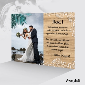 jolie carte de remerciement mariage tenndance chic originale avec fond bois élégante